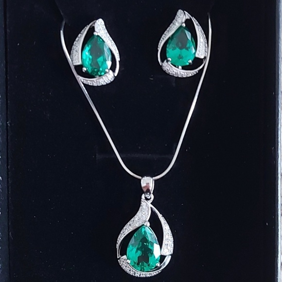 NWOT | Emerald & Sterling Silver Earrings + Necklace Jewellery Set - Picture 1 of 5
